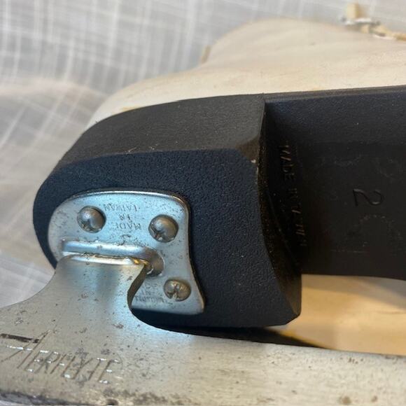 Vintage Aerflyte White Figure Ice Skates Size 2 - Picture 5 of 7